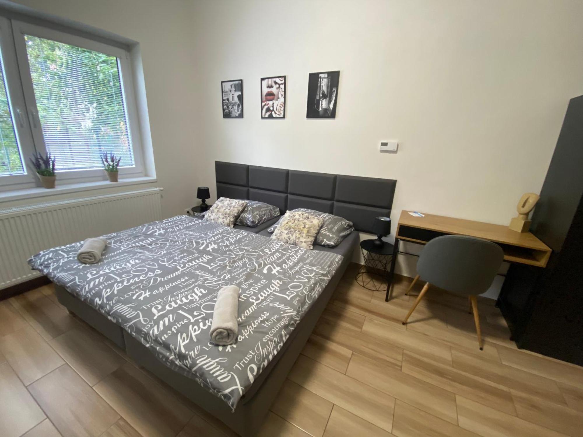 Cerna Ruze - Apartman 7 Plzeň Exterior foto